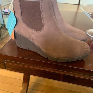 New Size 9 Cliffs Suede Wedge Boots